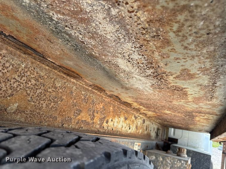 image for item DV4013 2000 International 4900 dump flatbed truck