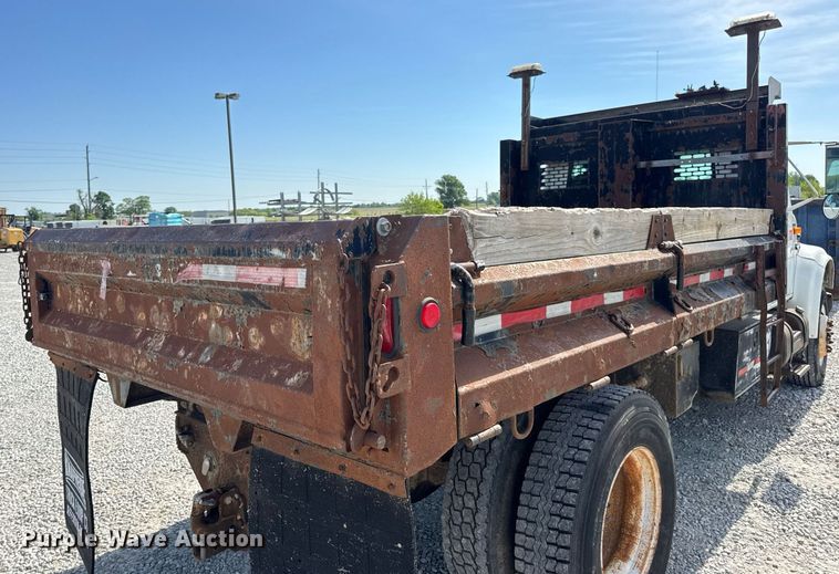 image for item DV4013 2000 International 4900 dump flatbed truck