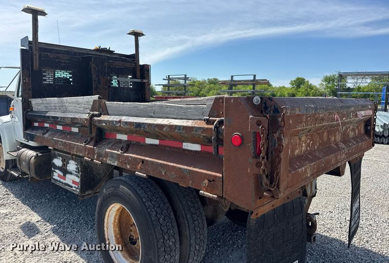 image for item DV4013 2000 International 4900 dump flatbed truck
