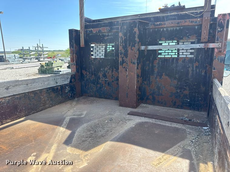 image for item DV4013 2000 International 4900 dump flatbed truck