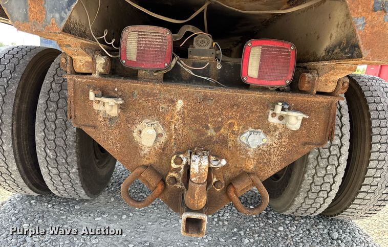 image for item DV4013 2000 International 4900 dump flatbed truck