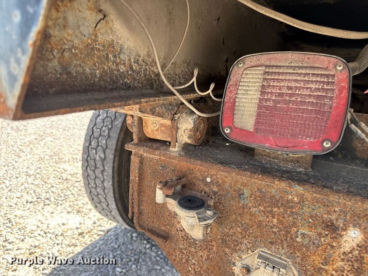 image for item DV4013 2000 International 4900 dump flatbed truck