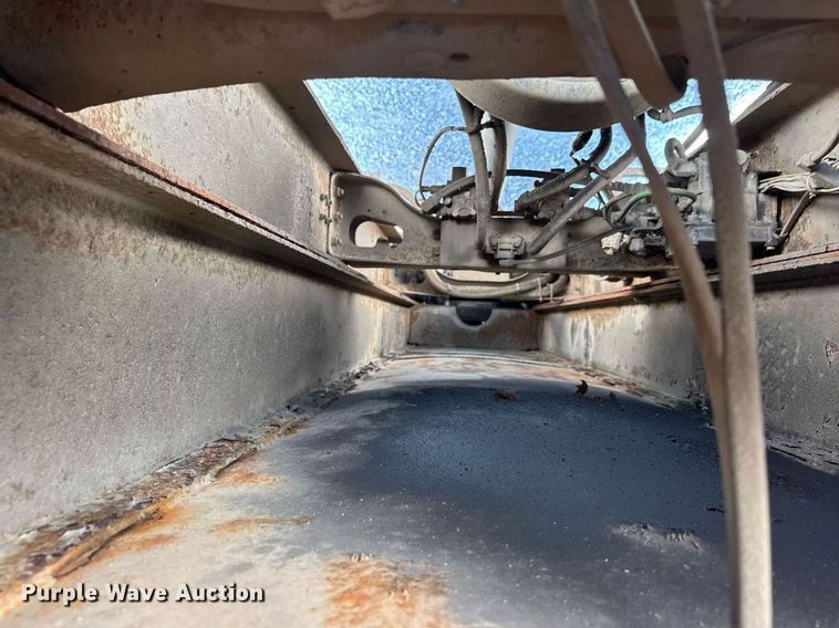 image for item DV4013 2000 International 4900 dump flatbed truck