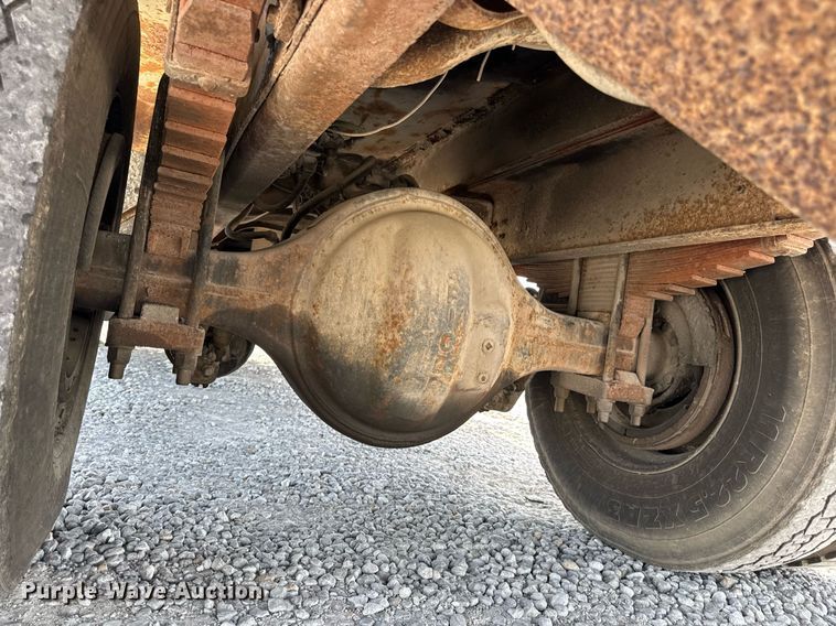 image for item DV4013 2000 International 4900 dump flatbed truck