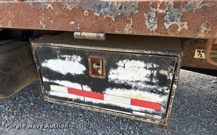 image for item DV4013 2000 International 4900 dump flatbed truck