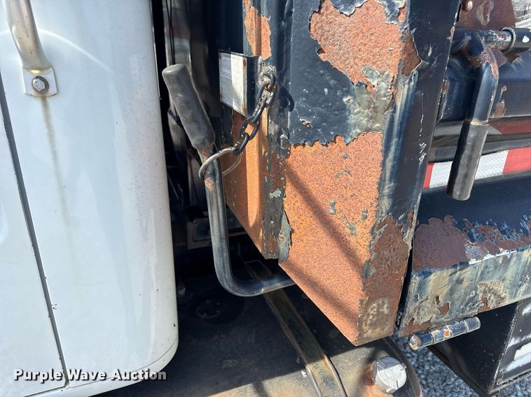 image for item DV4013 2000 International 4900 dump flatbed truck