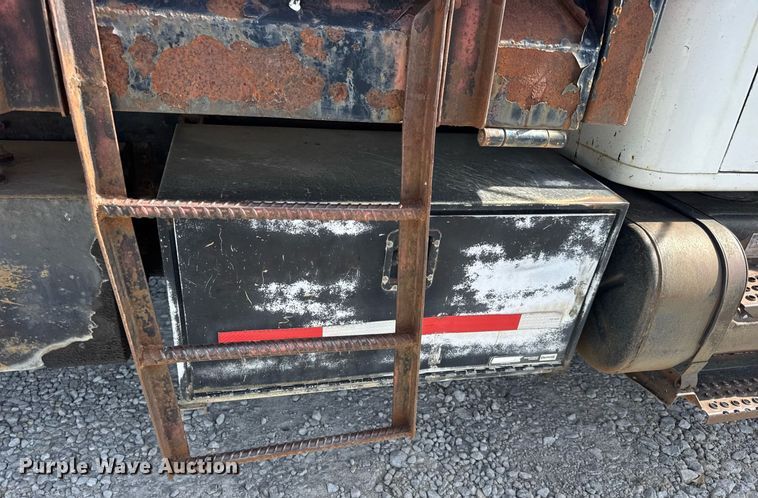 image for item DV4013 2000 International 4900 dump flatbed truck