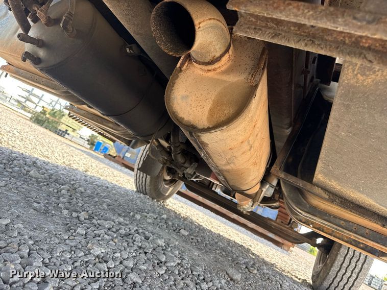 image for item DV4013 2000 International 4900 dump flatbed truck