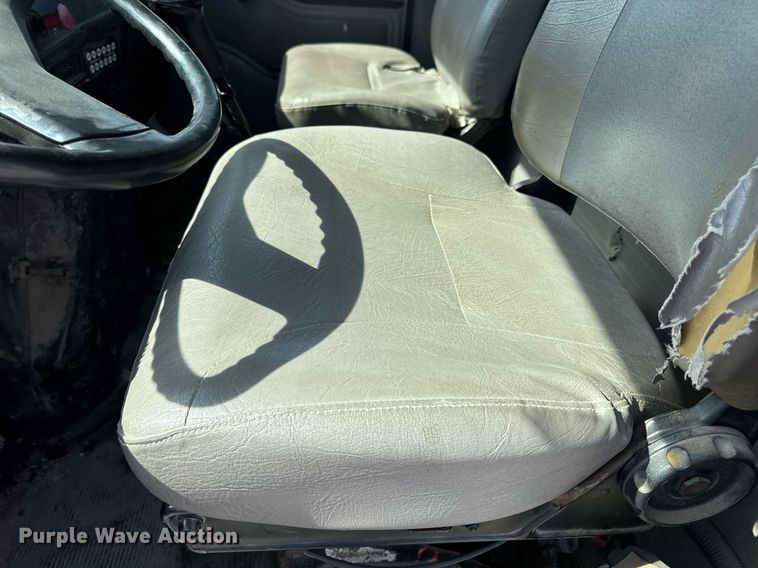 image for item DV4013 2000 International 4900 dump flatbed truck