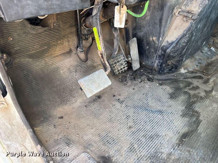 image for item DV4013 2000 International 4900 dump flatbed truck