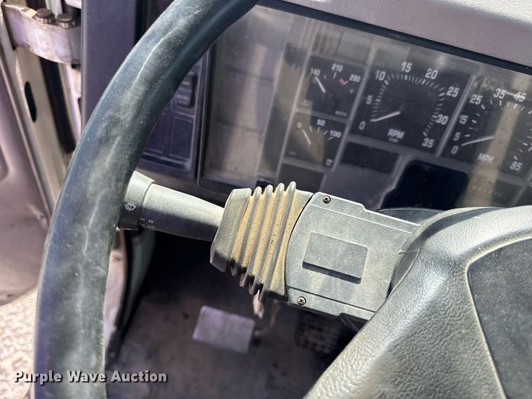 image for item DV4013 2000 International 4900 dump flatbed truck