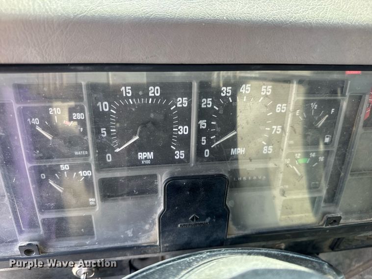 image for item DV4013 2000 International 4900 dump flatbed truck