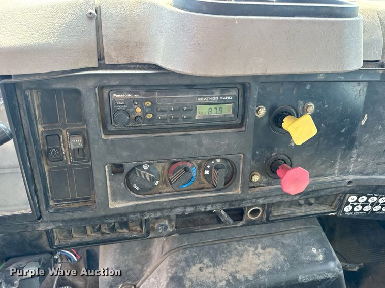 image for item DV4013 2000 International 4900 dump flatbed truck