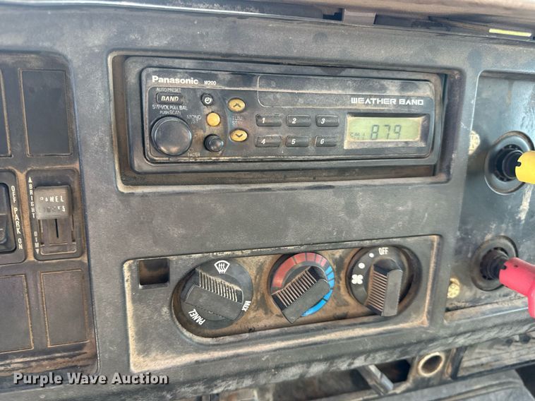 image for item DV4013 2000 International 4900 dump flatbed truck