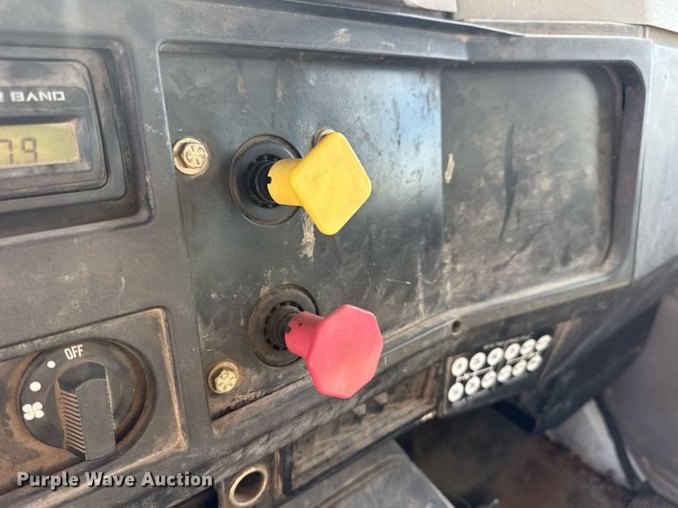 image for item DV4013 2000 International 4900 dump flatbed truck