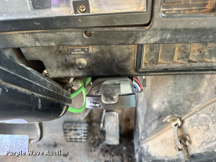 image for item DV4013 2000 International 4900 dump flatbed truck