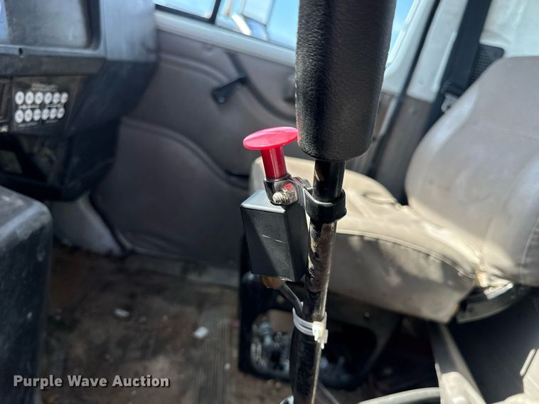 image for item DV4013 2000 International 4900 dump flatbed truck