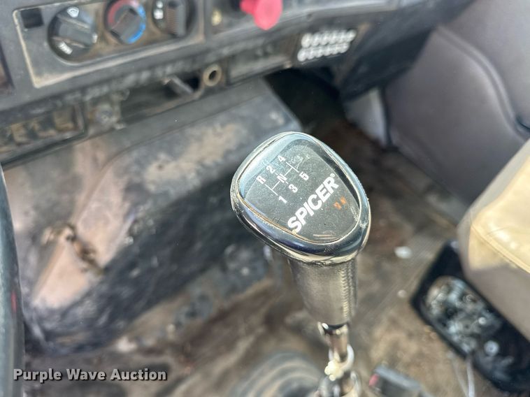 image for item DV4013 2000 International 4900 dump flatbed truck