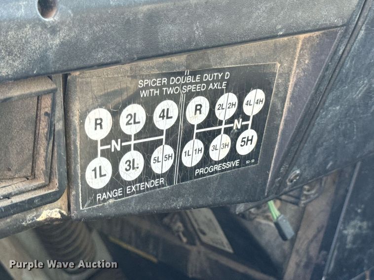image for item DV4013 2000 International 4900 dump flatbed truck