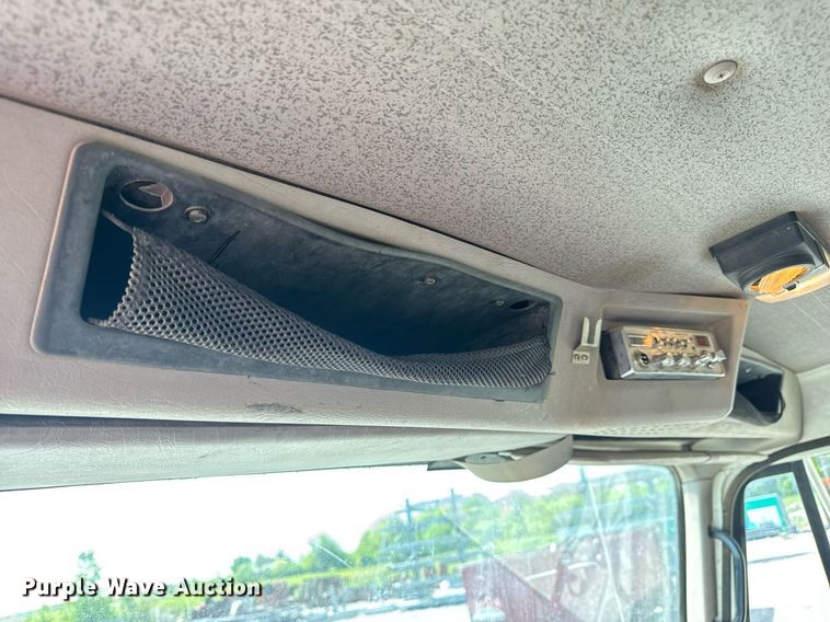 image for item DV4013 2000 International 4900 dump flatbed truck