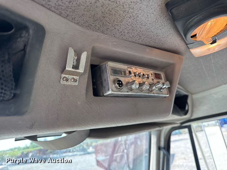 image for item DV4013 2000 International 4900 dump flatbed truck