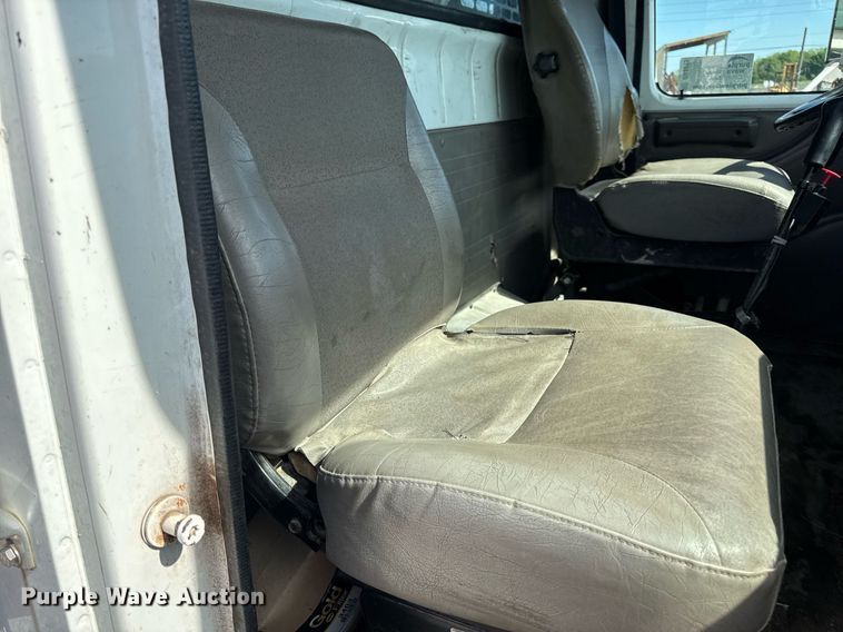 image for item DV4013 2000 International 4900 dump flatbed truck