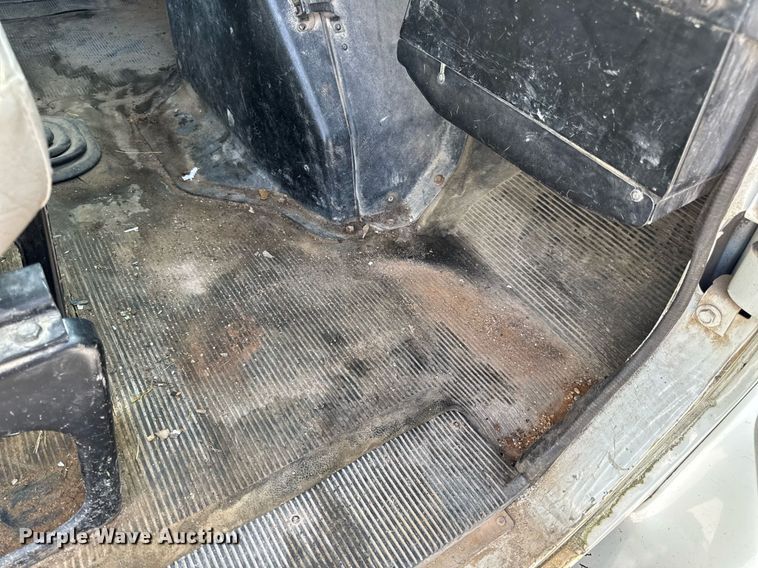 image for item DV4013 2000 International 4900 dump flatbed truck