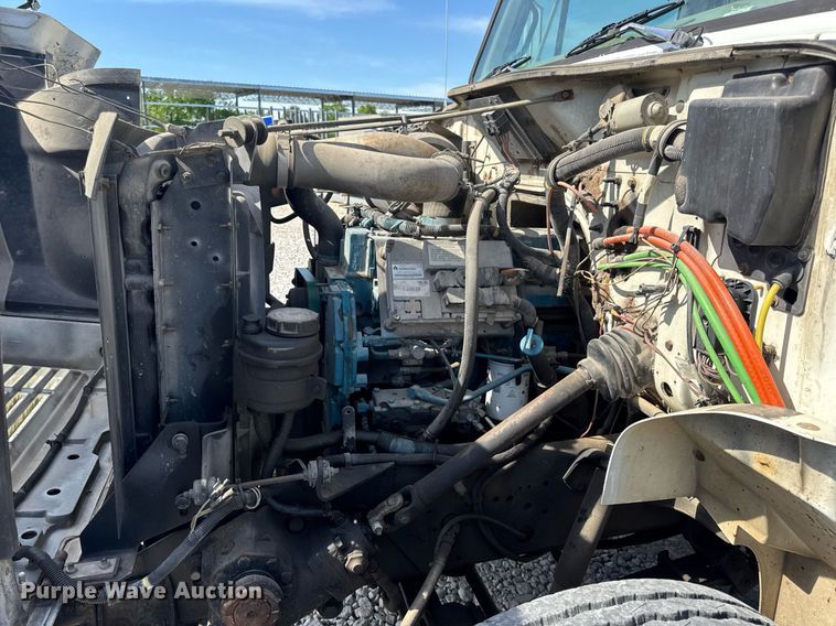 image for item DV4013 2000 International 4900 dump flatbed truck