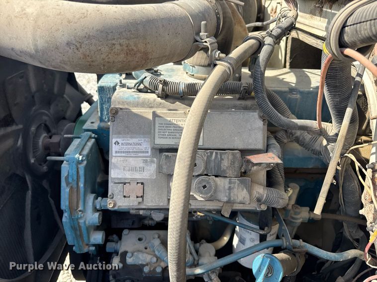 image for item DV4013 2000 International 4900 dump flatbed truck