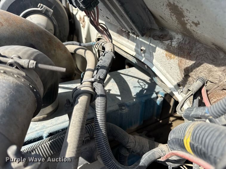 image for item DV4013 2000 International 4900 dump flatbed truck