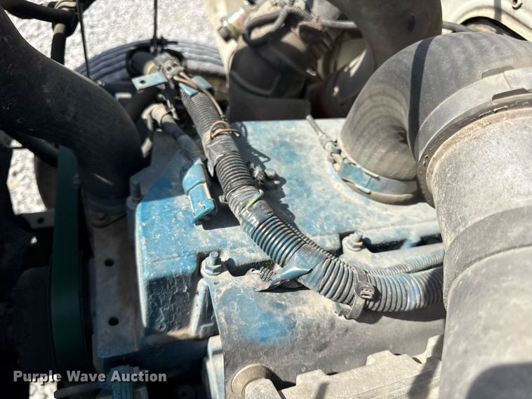 image for item DV4013 2000 International 4900 dump flatbed truck