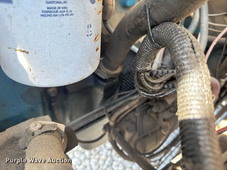 image for item DV4013 2000 International 4900 dump flatbed truck