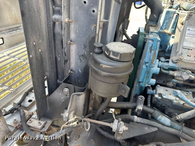 image for item DV4013 2000 International 4900 dump flatbed truck