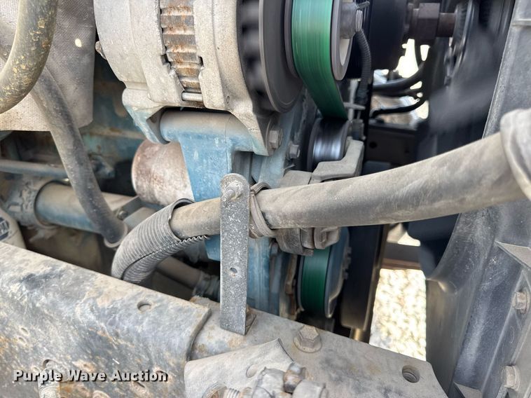 image for item DV4013 2000 International 4900 dump flatbed truck