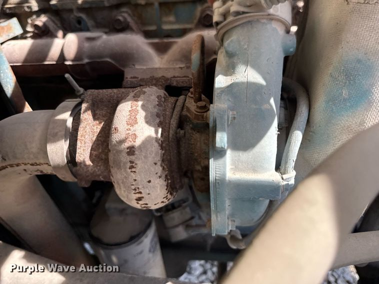 image for item DV4013 2000 International 4900 dump flatbed truck