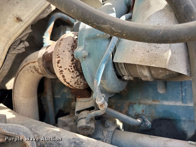 image for item DV4013 2000 International 4900 dump flatbed truck