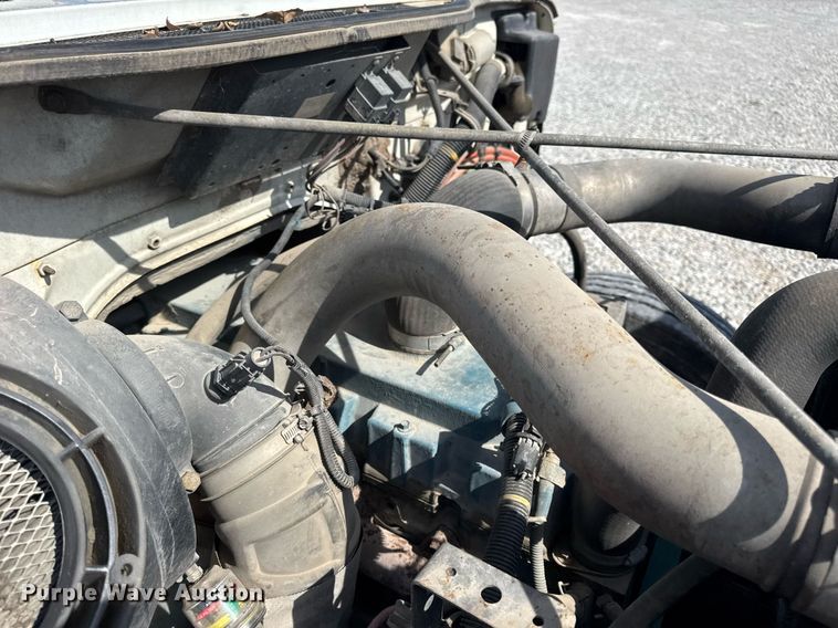 image for item DV4013 2000 International 4900 dump flatbed truck