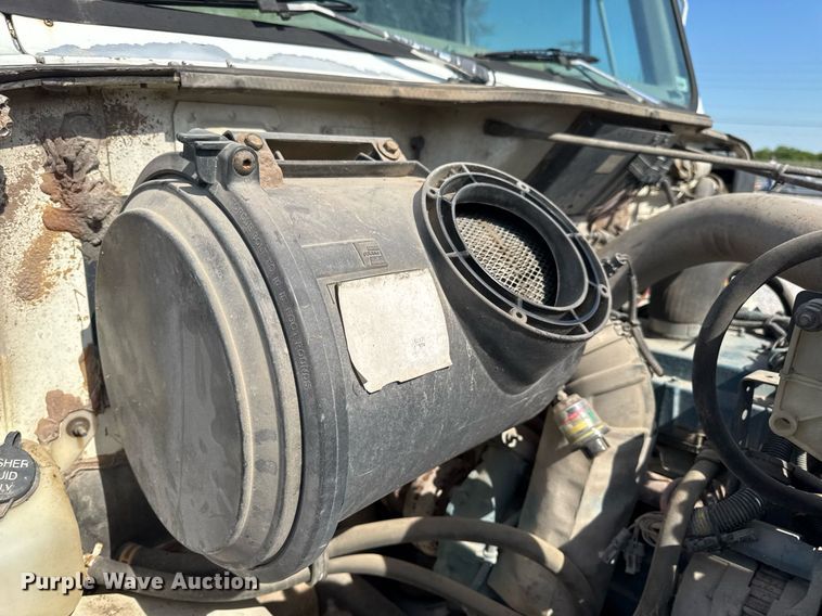 image for item DV4013 2000 International 4900 dump flatbed truck