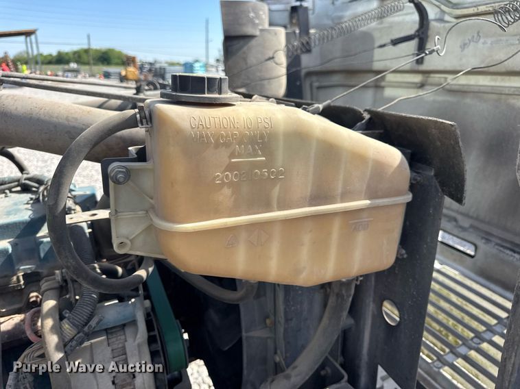 image for item DV4013 2000 International 4900 dump flatbed truck