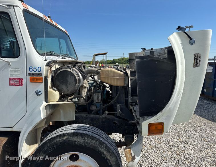 image for item DV4013 2000 International 4900 dump flatbed truck