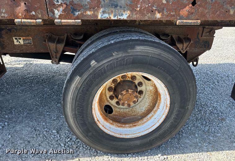 image for item DV4013 2000 International 4900 dump flatbed truck