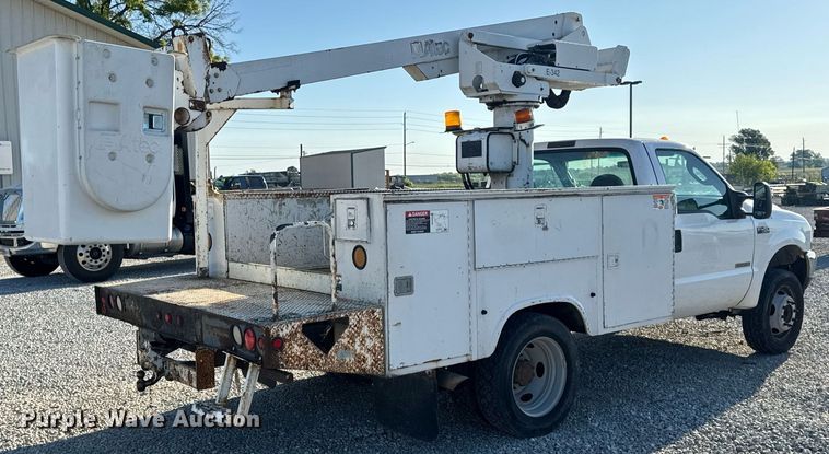 image for item DV4015 2004 Ford F450 Super Duty XL bucket truck