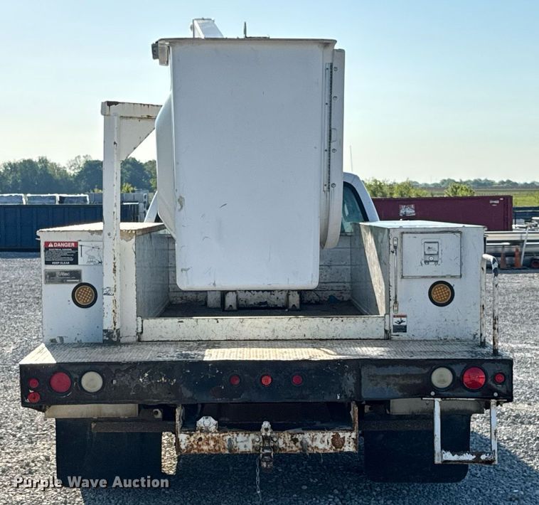 image for item DV4015 2004 Ford F450 Super Duty XL bucket truck