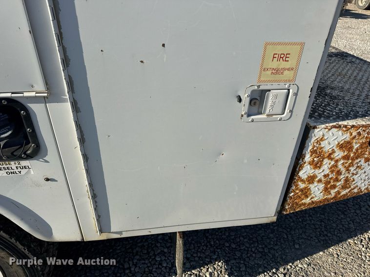 image for item DV4015 2004 Ford F450 Super Duty XL bucket truck