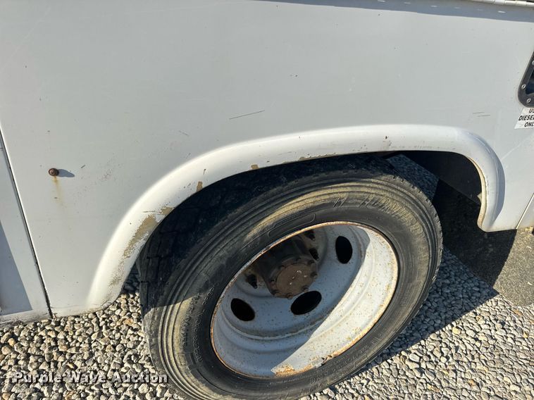 image for item DV4015 2004 Ford F450 Super Duty XL bucket truck