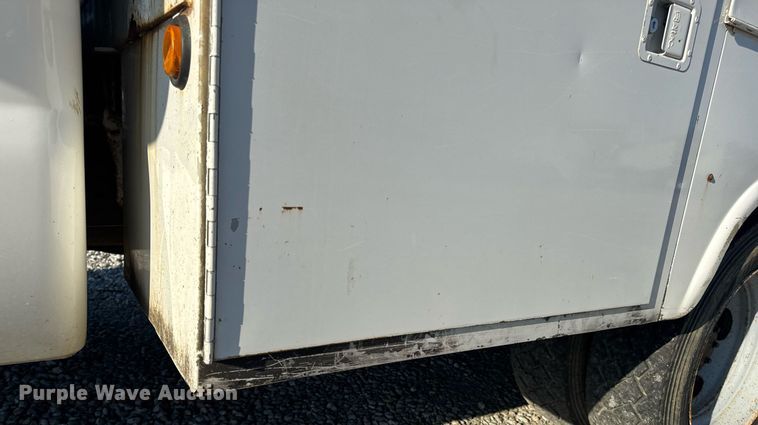 image for item DV4015 2004 Ford F450 Super Duty XL bucket truck