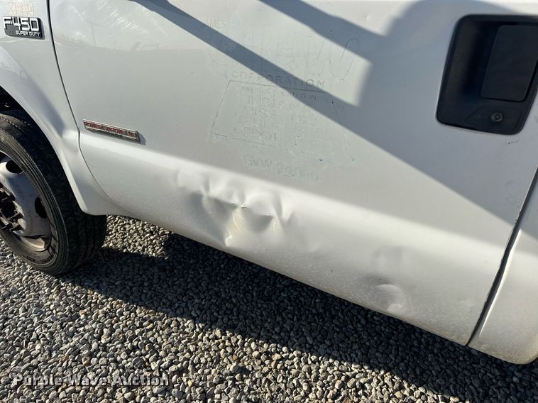 image for item DV4015 2004 Ford F450 Super Duty XL bucket truck