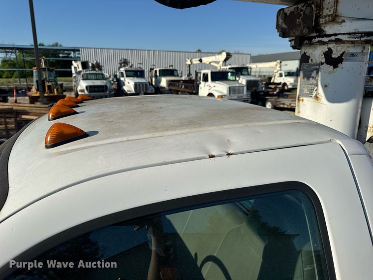 image for item DV4015 2004 Ford F450 Super Duty XL bucket truck