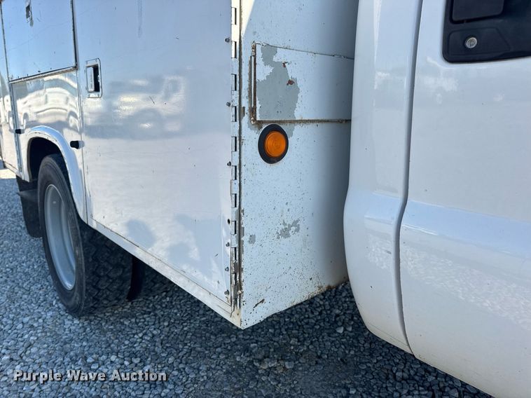 image for item DV4015 2004 Ford F450 Super Duty XL bucket truck