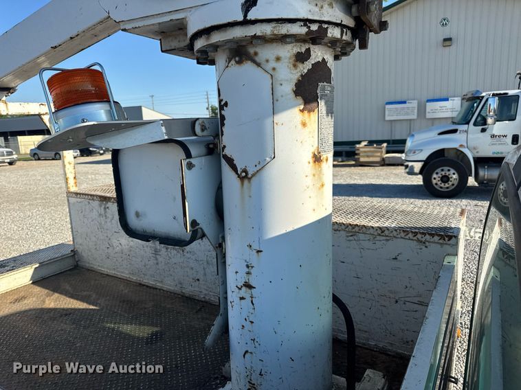 image for item DV4015 2004 Ford F450 Super Duty XL bucket truck